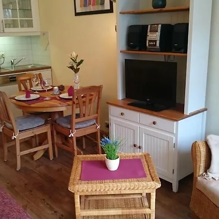 Strandstrasse 32 - 04-06 *